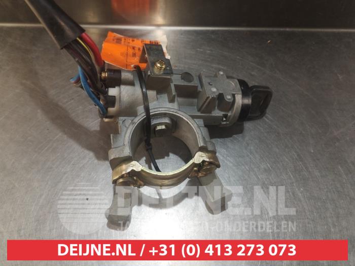 Hyundai Lantra Ignition lock + key O334886