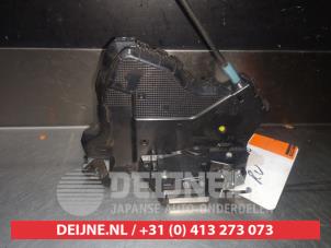 Toyota Rav-4 Deurslot Mechaniek 4Deurs rechts-voor O281233 foto 2