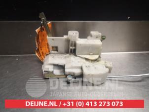 Toyota Avensis Deurslot Mechaniek 4Deurs rechts-voor O281236 foto 2