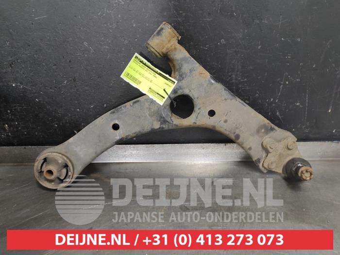 Toyota Avensis Front lower wishbone, right O562840