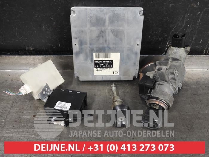 Toyota Avensis Steuergerät Motormanagement O562877