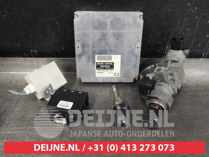 Toyota Avensis Ignition lock + key O562878