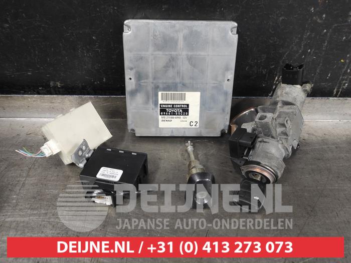 Toyota Avensis Set of cylinder locks (complete) O562879