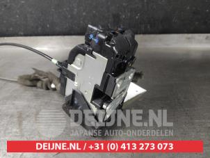 Nissan Juke Door lock mechanism 4-door, front left O562953 photo 2