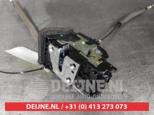 Nissan Juke Deurslot Mechaniek 4Deurs links-achter O562957 foto 2