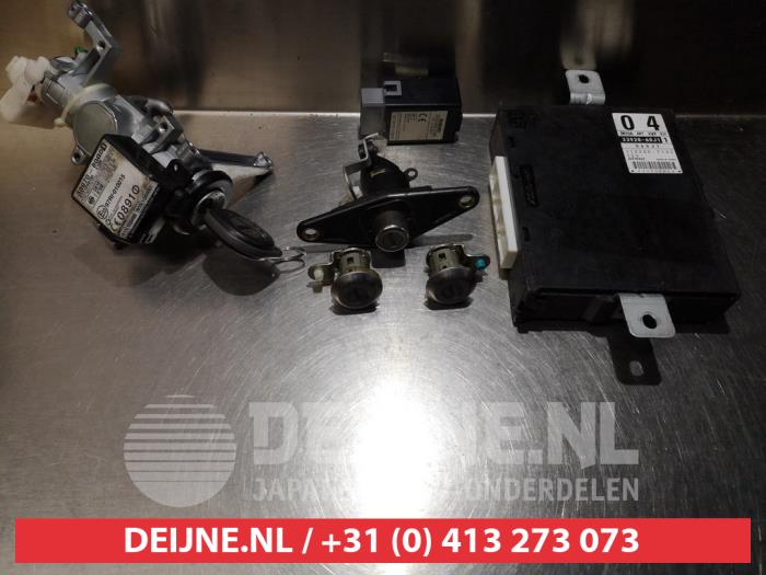Suzuki Ignis Kontaktslot+Sleutel O335778