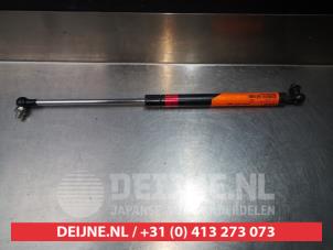 Gebruikte Kofferdekseldemper rechts-achter Daihatsu Sirion 2 (M3) 1.0 12V DVVT Prijs op aanvraag aangeboden door V.Deijne Jap.Auto-onderdelen BV