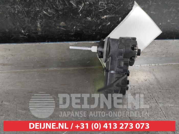 Kia Sorento Headlight motor O563145
