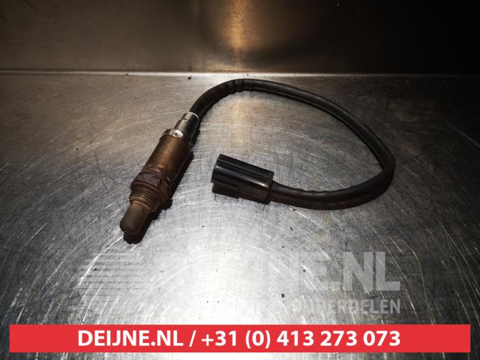 Gebruikte Lambda Sonde Kia Carens I (FC/FJ) 1.8i 16V Prijs € 35,00 Margeregeling aangeboden door V.Deijne Jap.Auto-onderdelen BV