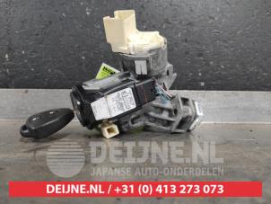Toyota Yaris Kontaktslot+Sleutel O563295 foto 3