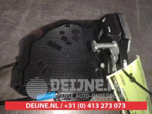 Toyota Avensis Türschlossmechanik 4-türig links hinten O563441 foto 3