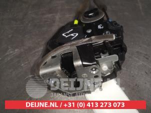 Toyota Avensis Türschlossmechanik 4-türig links hinten O563441 foto 2
