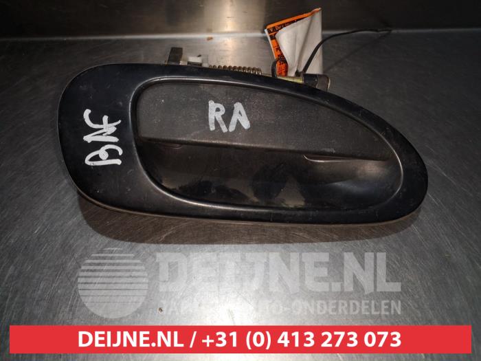 Mazda 323F Türgriff 4-türig rechts hinten O291935