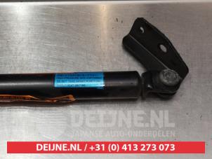 Mazda Premacy Rear gas strut, left O293590 photo 3