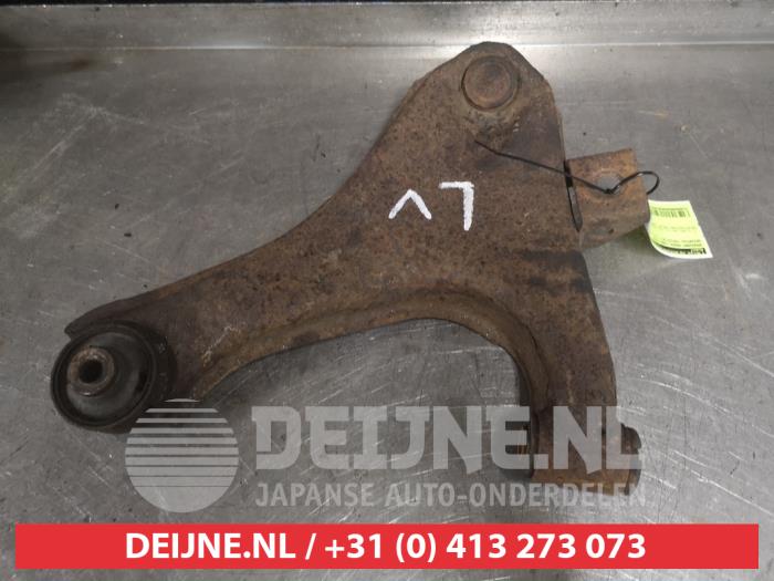 Daihatsu Terios Draagarm onder links-voor O563948