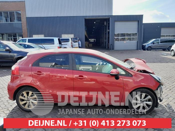 Kia Rio Türscheibe 4-türig rechts hinten O564106