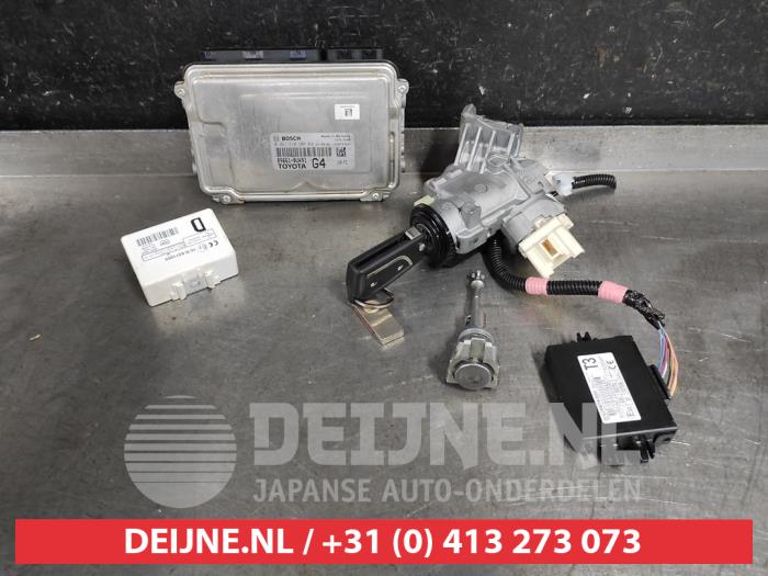 Toyota Yaris Engine management computer O564593