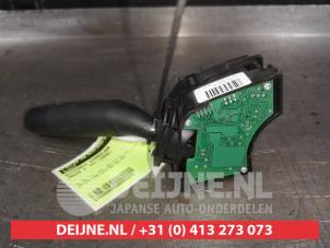 Mazda 2 Ruitenwis Schakelaar O565019 foto 2