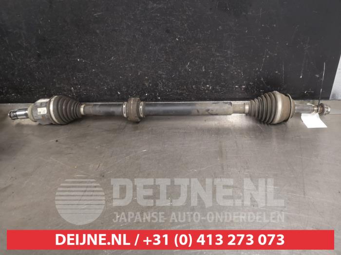 Toyota Prius Plus Aandrijfas rechts-voor O565221