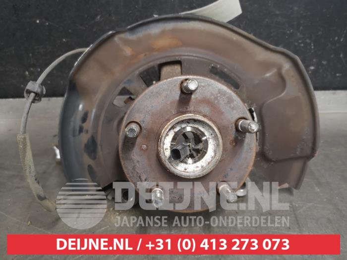 Toyota Prius Plus Fusee links-voor O565223