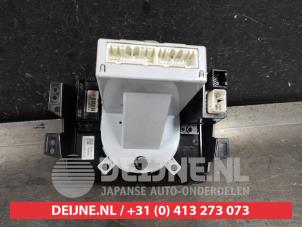 Kia Venga Kachel Bedieningspaneel O565272 foto 2