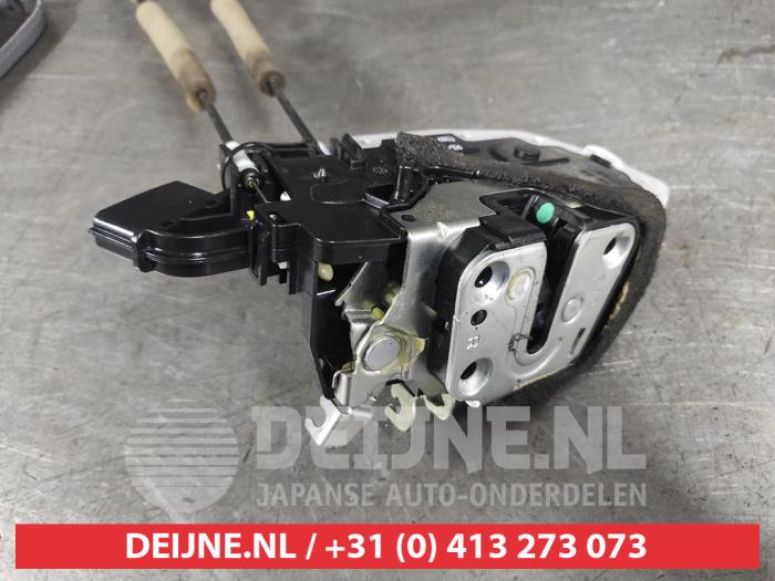 Nissan Leaf Türschlossmechanik 4-türig rechts hinten O565318