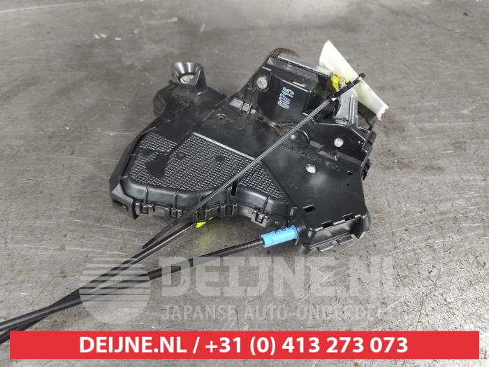 Toyota Auris Deurslot Mechaniek 4Deurs links-voor O565332