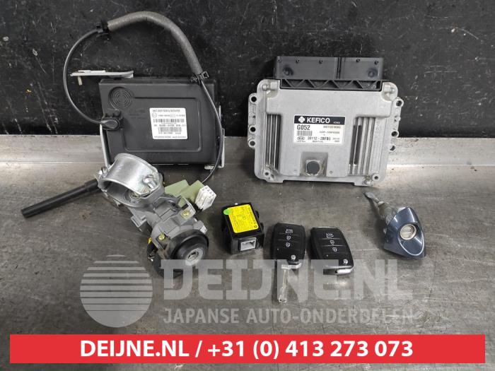 Kia Carens Kontaktslot+Sleutel O565390