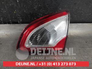 Gebruikte Achterklep reflector rechts Nissan Qashqai (J10) 2.0 dCi 4x4 Prijs € 25,00 Margeregeling aangeboden door V.Deijne Jap.Auto-onderdelen BV
