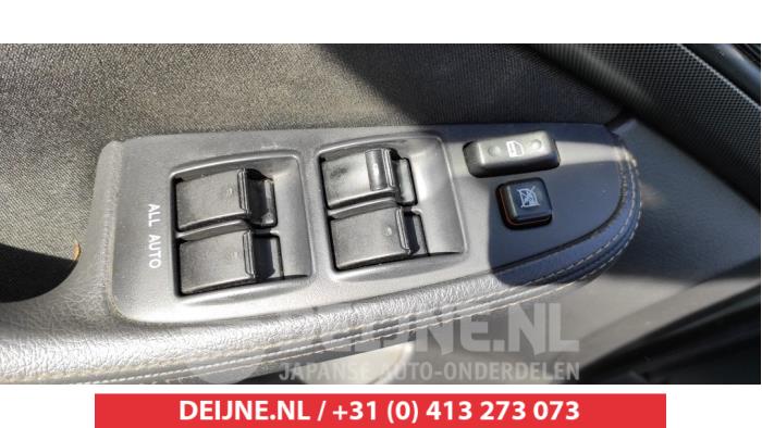 Toyota Avensis Kombischalter Fenster O566126