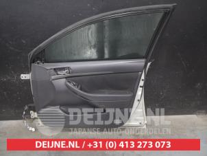 Toyota Avensis Front door 4-door, right O566147 photo 2