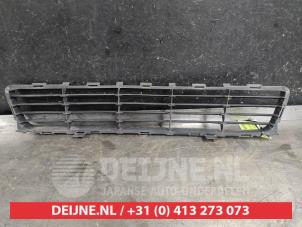 Toyota Auris Bumper grille O566156 photo 2
