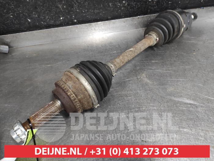 Toyota Avensis Aandrijfas links-voor O566521