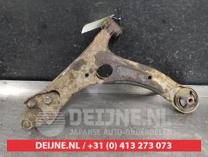 Toyota Avensis Front lower wishbone, right O566526 photo 2