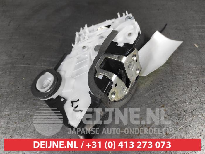 Toyota Aygo X Deurslot Mechaniek 4Deurs links-voor O566770
