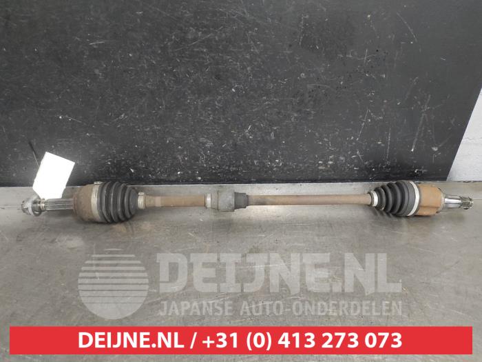 Gebruikte Aandrijfas rechts-voor Mitsubishi Space Star (A0) 1.0 12V Prijs € 50,00 Margeregeling aangeboden door V.Deijne Jap.Auto-onderdelen BV