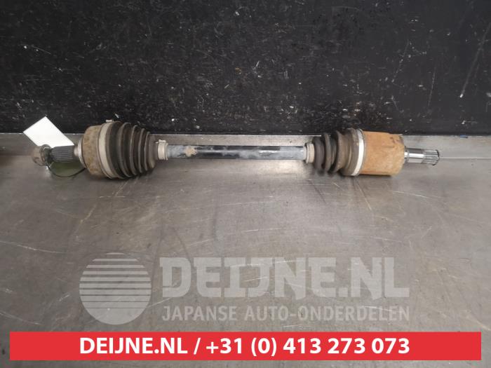 Gebruikte Aandrijfas links-voor Honda Jazz (GE6/GE8/GG/GP) 1.2 VTEC 16V Prijs € 50,00 Margeregeling aangeboden door V.Deijne Jap.Auto-onderdelen BV