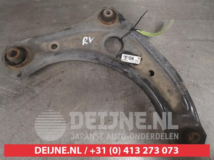 Nissan Note Draagarm onder rechts-voor O567739