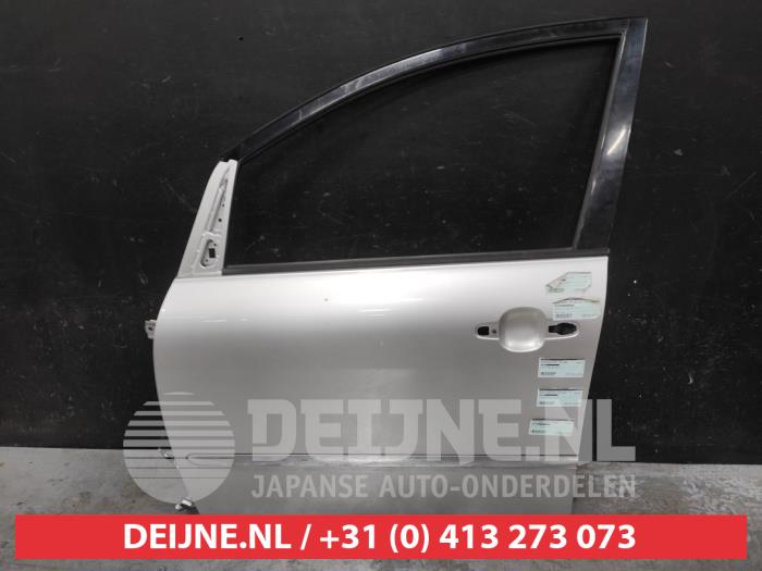 Toyota Avensis Verso Portier 4Deurs links-voor O568030