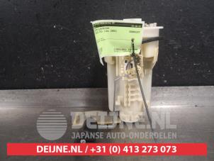 Gebruikte Tank element Pomp Toyota Avensis Verso (M20) 2.0 16V VVT-i D-4 Prijs € 50,00 Margeregeling aangeboden door V.Deijne Jap.Auto-onderdelen BV