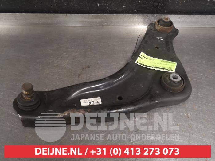 Nissan Qashqai Front lower wishbone, right O568173