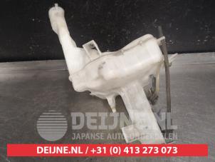 Daihatsu Sirion Scheibensprühertank vorne O568207 foto 2