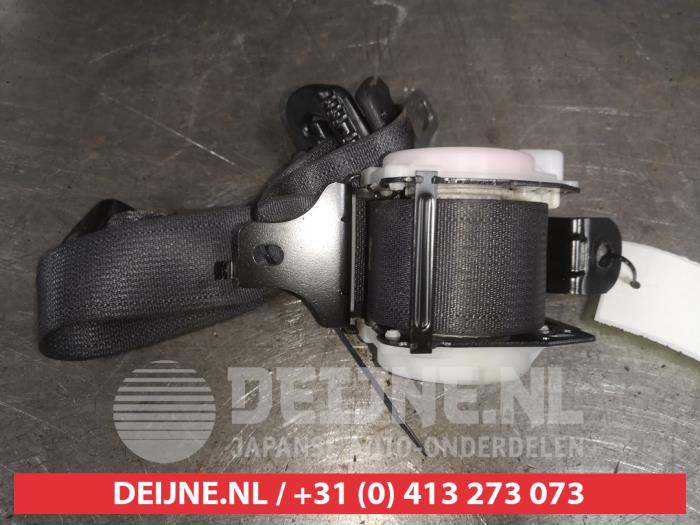 Honda Civic Rear seatbelt, left O568334