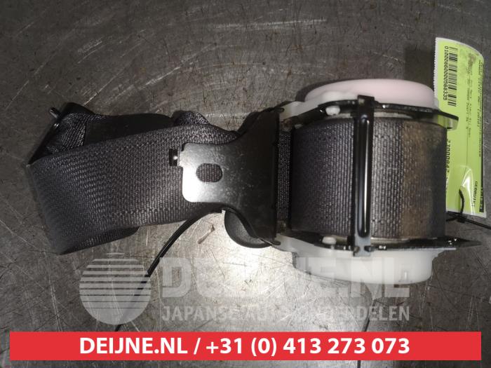 Honda Civic Rear seatbelt, right O568335