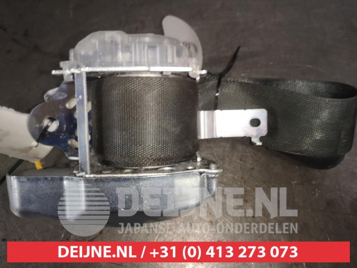 Hyundai I30 Front seatbelt, left O568486