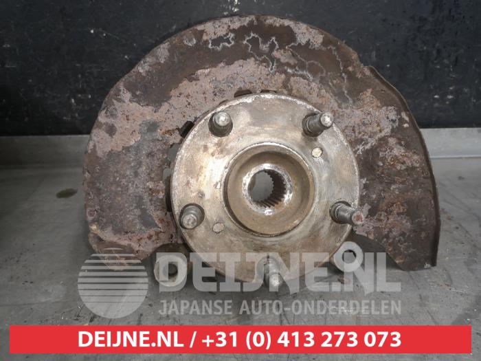 Toyota Avensis Verso Fusee links-voor O568541