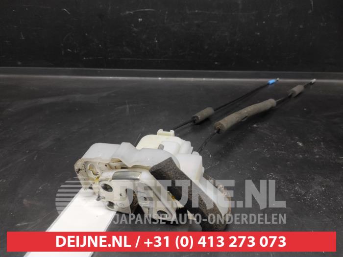 Subaru Legacy Türschlossmechanik 4-türig links hinten O568858