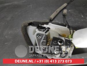 Subaru Legacy Deurslot Mechaniek 4Deurs links-achter O568858 foto 2