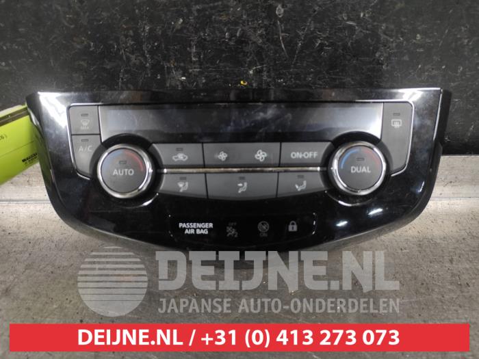 Nissan Qashqai Kachel Bedieningspaneel O569032