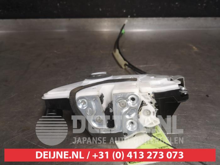 Suzuki Swift Deurslot Mechaniek 4Deurs links-voor O569133